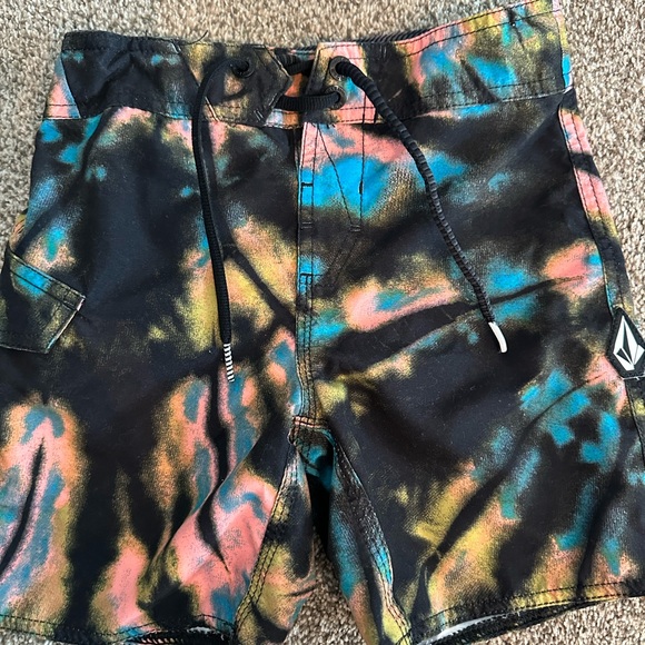 Volcom boys Board Shorts - Picture 2 of 6
